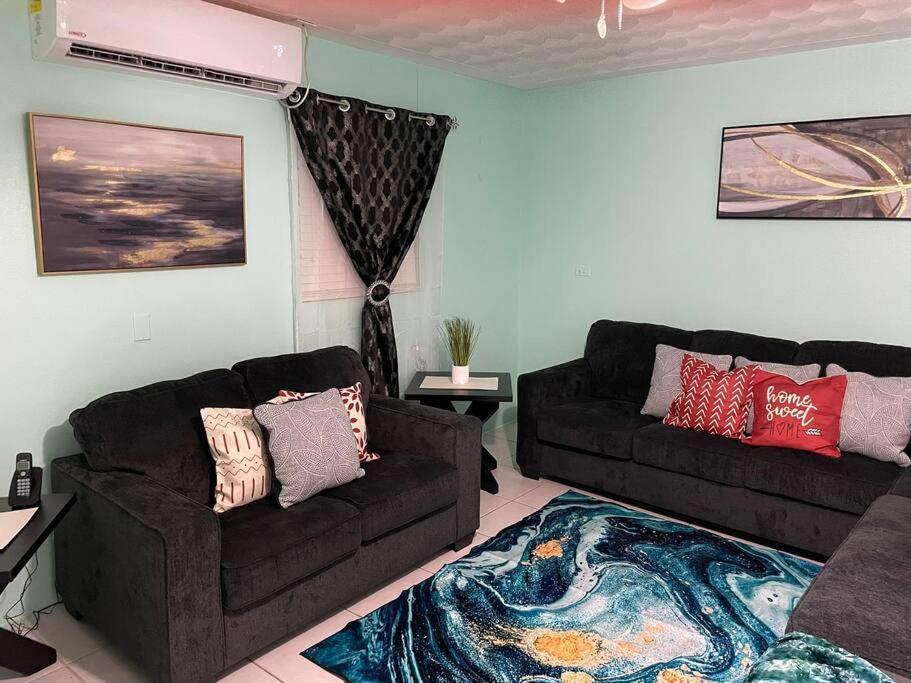 Wally's Haven * Nassau
